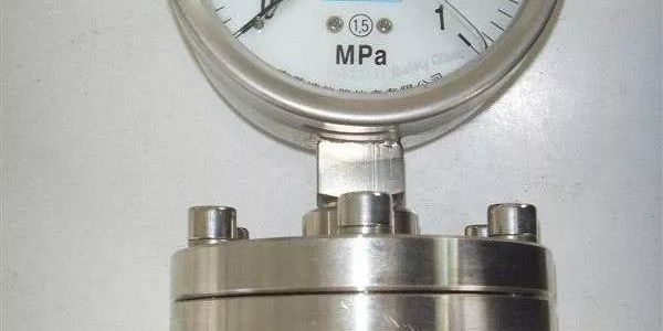 在氣力輸送系統(tǒng)中，壓力表與管道安裝有哪些注意點(diǎn)